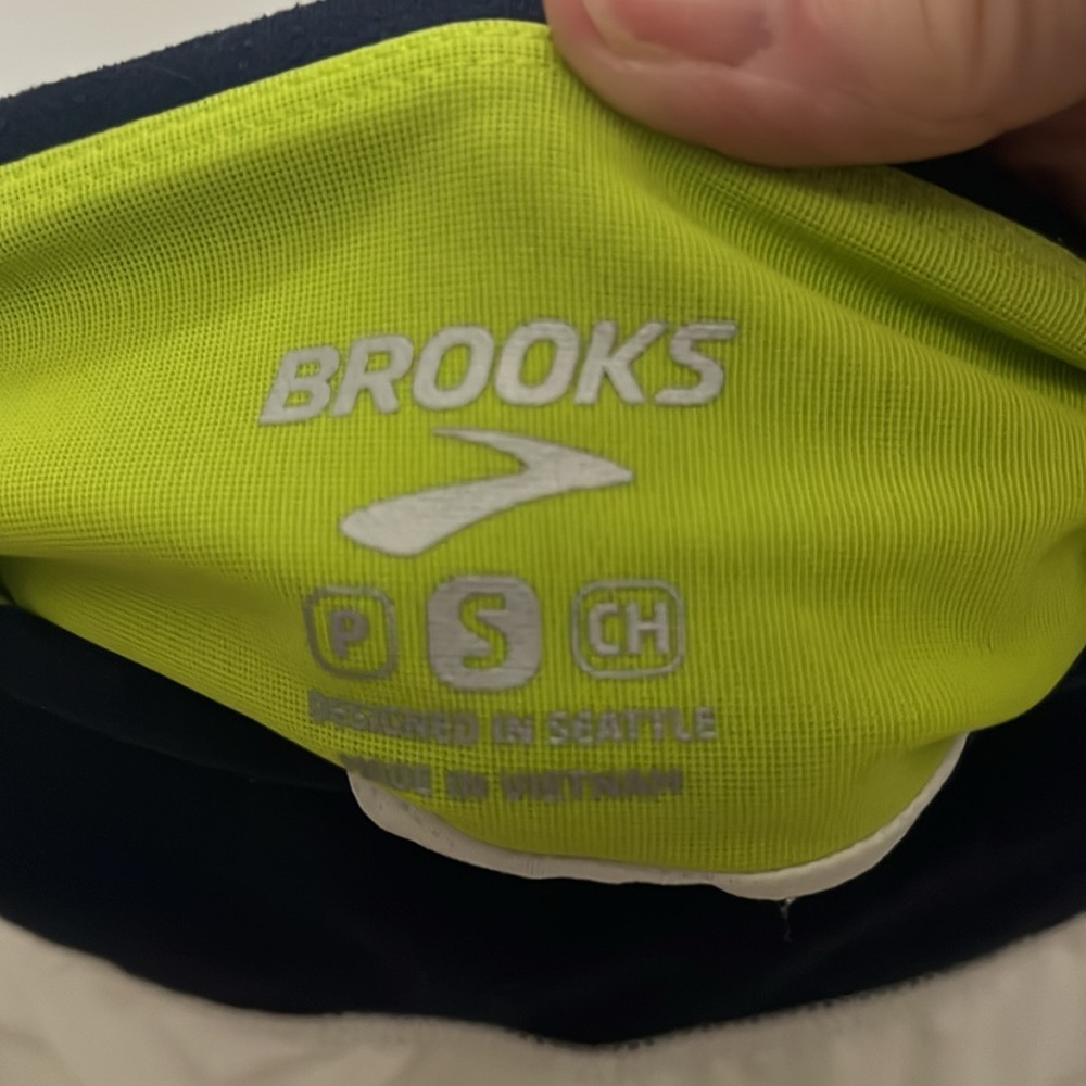 Brooks Chaser 5 running shorts. Size Small. - Picture 2 of 3